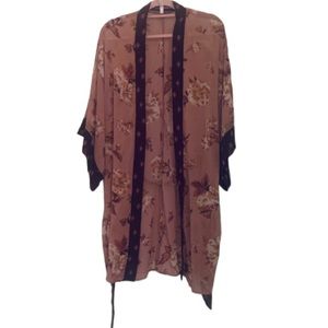 🛍️ Xhilaration kimono